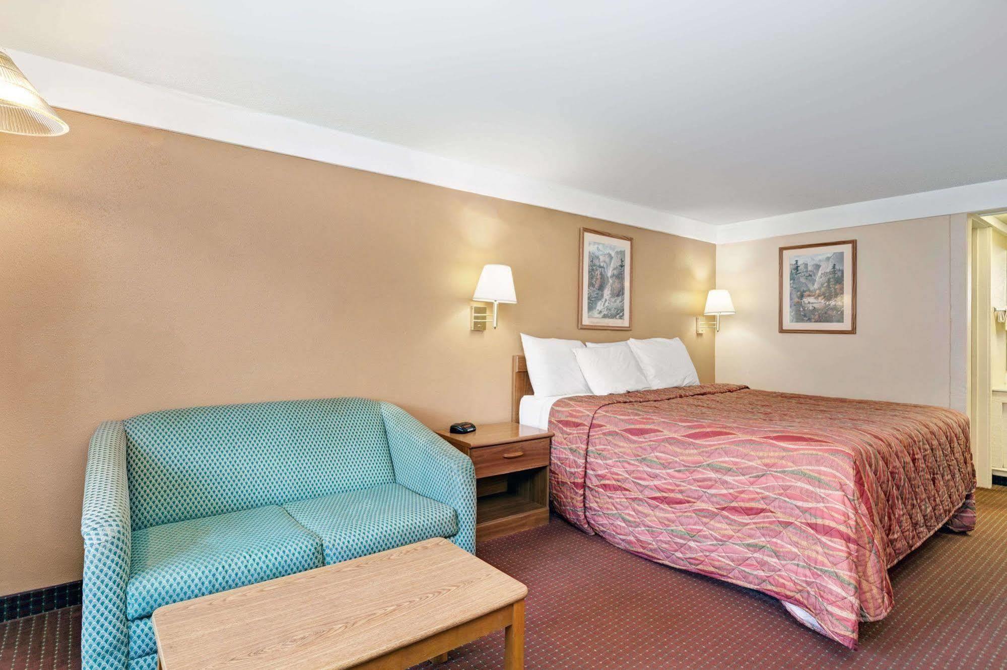 Knights Inn Charleston West Virginia Экстерьер фото