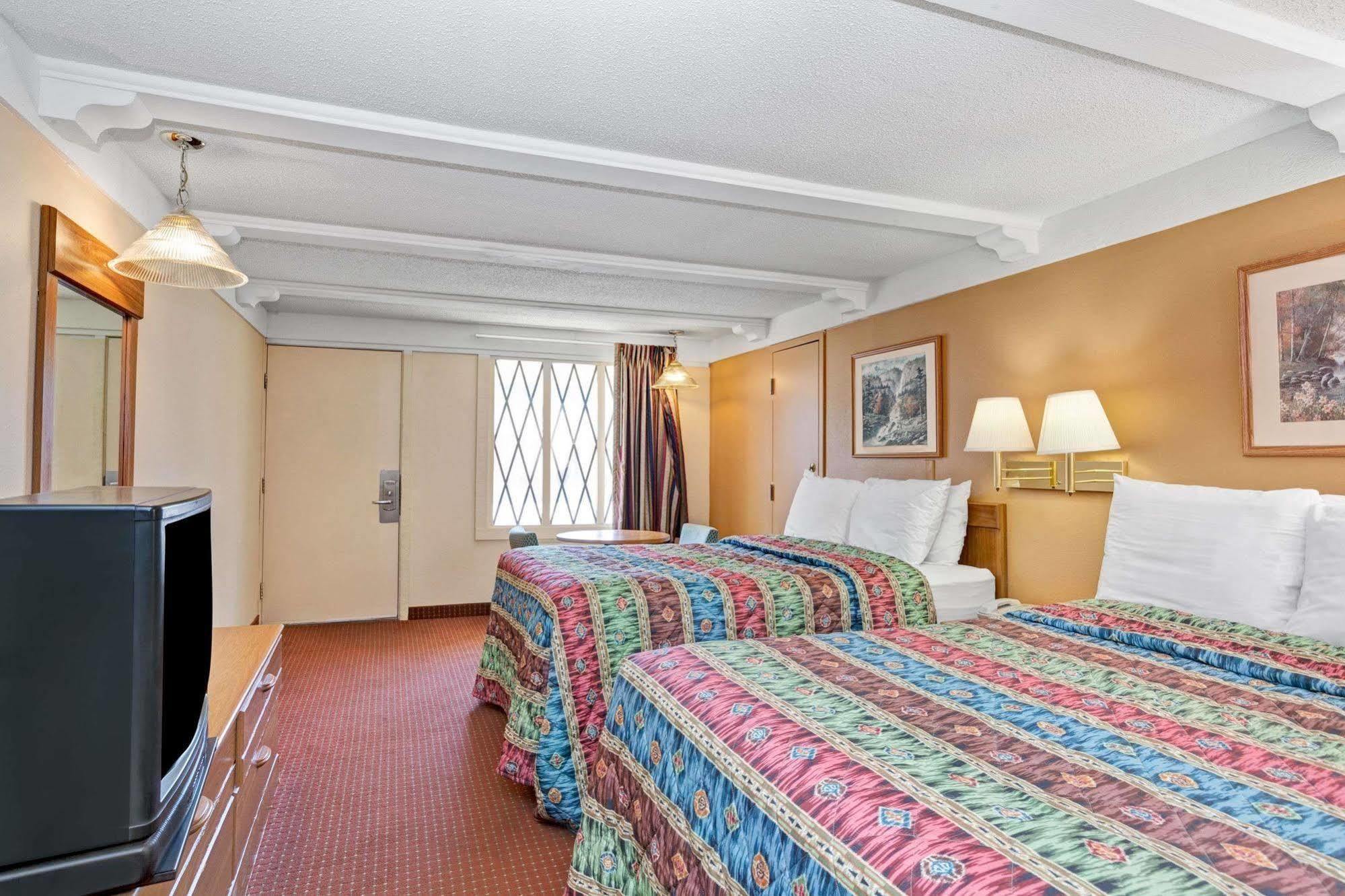 Knights Inn Charleston West Virginia Экстерьер фото